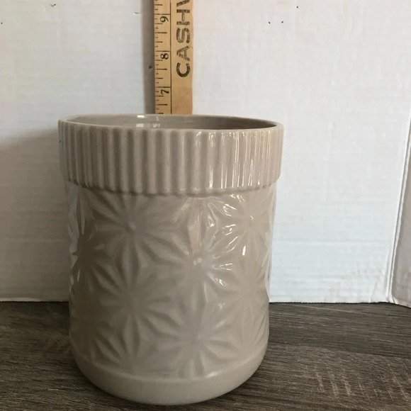 Beige  Ceramic Utensil Holder - Picture 7 of 7